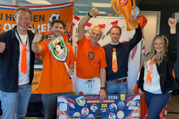 Eerste Hortisoccer-poster officieel overhandigd