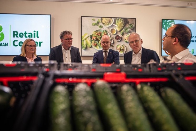 Minister Adema bezoekt Retail Center Rijk Zwaan Minister Adema bezoekt Retail Center Rijk Zwaan