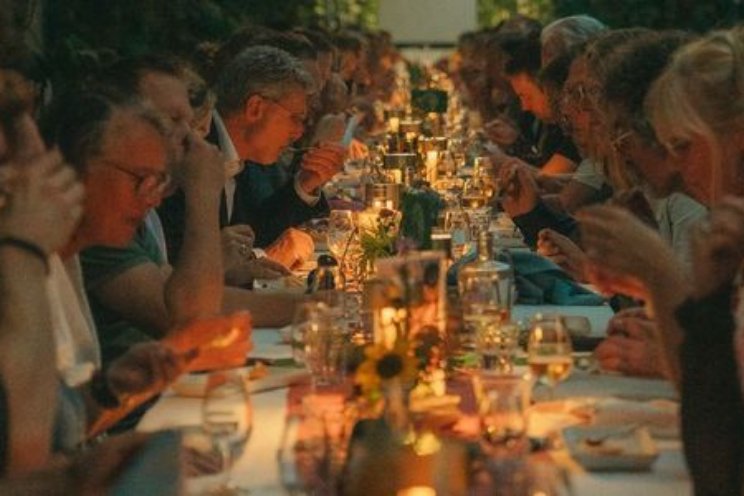 80 mensen schuiven aan in kas van Drenthe Growers