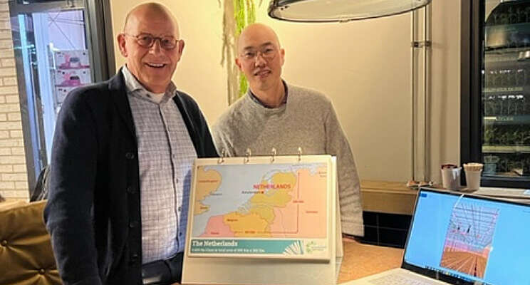 Westland Horti Tours geeft les aan studenten Korea Westland Horti Tours geeft les aan studenten Korea