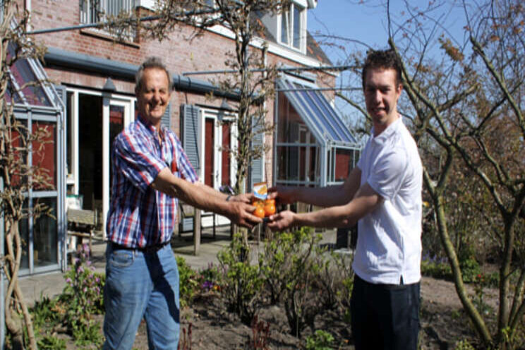 'Oranje lintje' uitgedeeld 'Oranje lintje' uitgedeeld