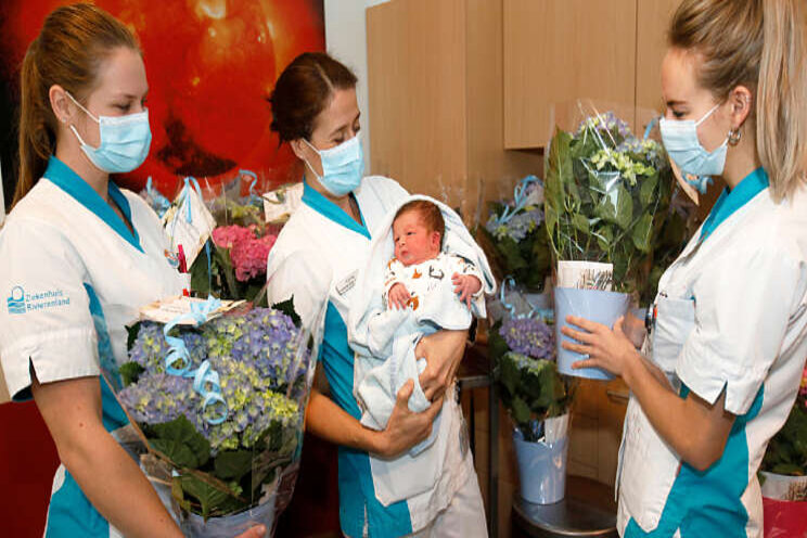 Actie in beeld: Hortensia's voor kersverse ouders Actie in beeld: Hortensia's voor kersverse ouders