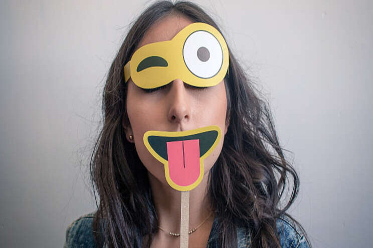 Lachende emoji kan echt niet meer Lachende emoji kan echt niet meer