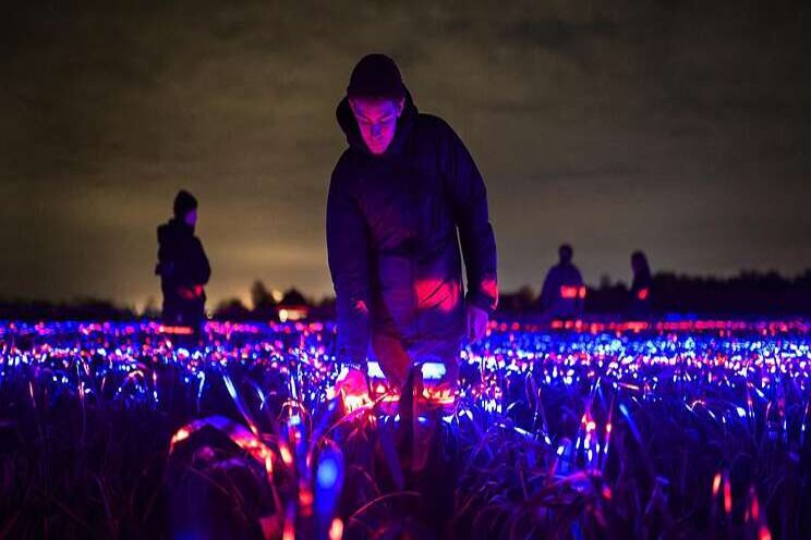 Video: Daan Roosegaarde eert agrarische sector met kunst Video: Daan Roosegaarde eert agrarische sector met kunst