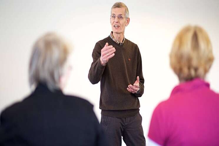 Trillende stem bij het speechen? Wiebel met je tenen! Trillende stem bij het speechen? Wiebel met je tenen!