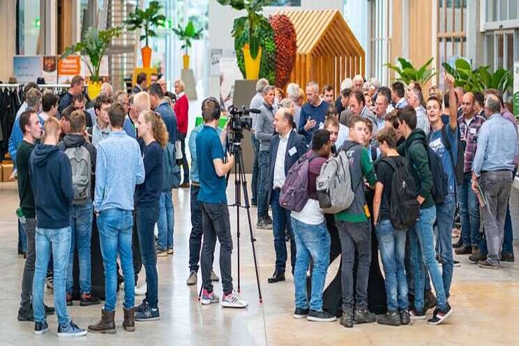 'Ik zoek een bedrijf dat ook meegaat met de tijd' 'Ik zoek een bedrijf dat ook meegaat met de tijd'