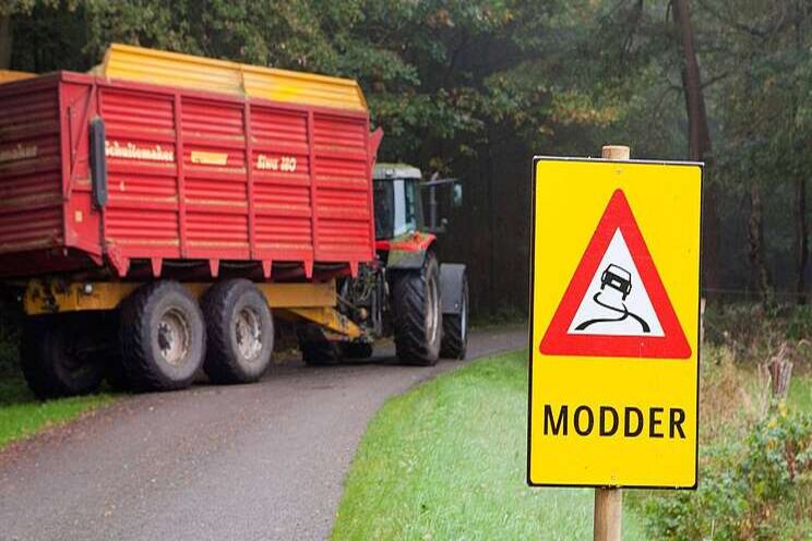 Boeren bieden gratis autowasbeurt aan Boeren bieden gratis autowasbeurt aan