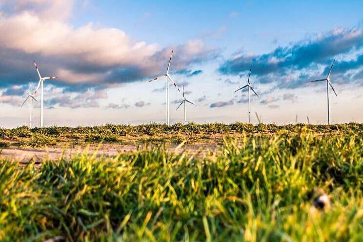 Shell en Eneco bouwen windpark voor de kust Shell en Eneco bouwen windpark voor de kust