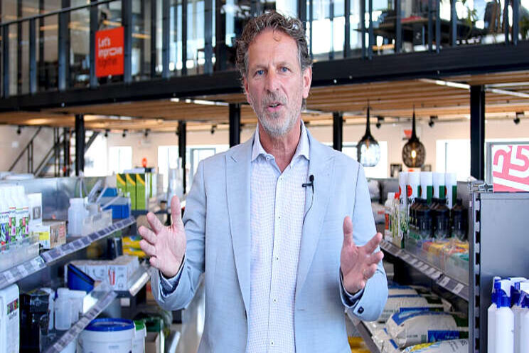 Video: 'Producten, kennis en oplossingen bieden' Video: 'Producten, kennis en oplossingen bieden'
