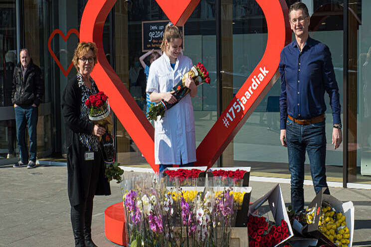 AgroEnergy met bloemen en planten het land in AgroEnergy met bloemen en planten het land in