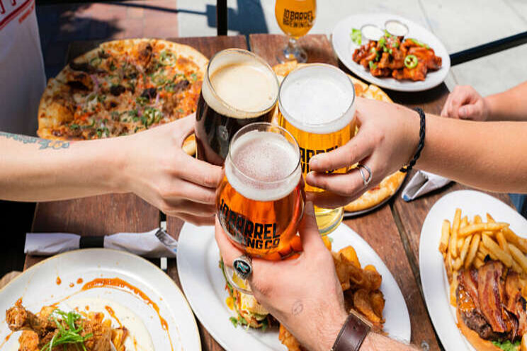 Samen lunchen op werk goed voor samenwerking? Samen lunchen op werk goed voor samenwerking?