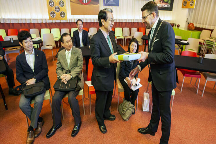 Japanse delegatie bezoekt Tomatoworld Japanse delegatie bezoekt Tomatoworld